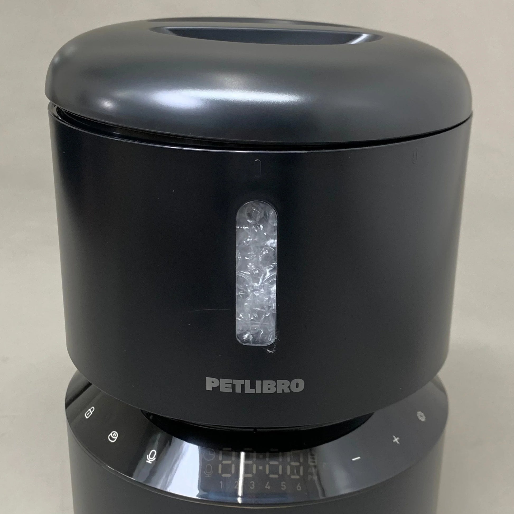 Black PETLIBRO automatic feeder lid with central dispensing window
